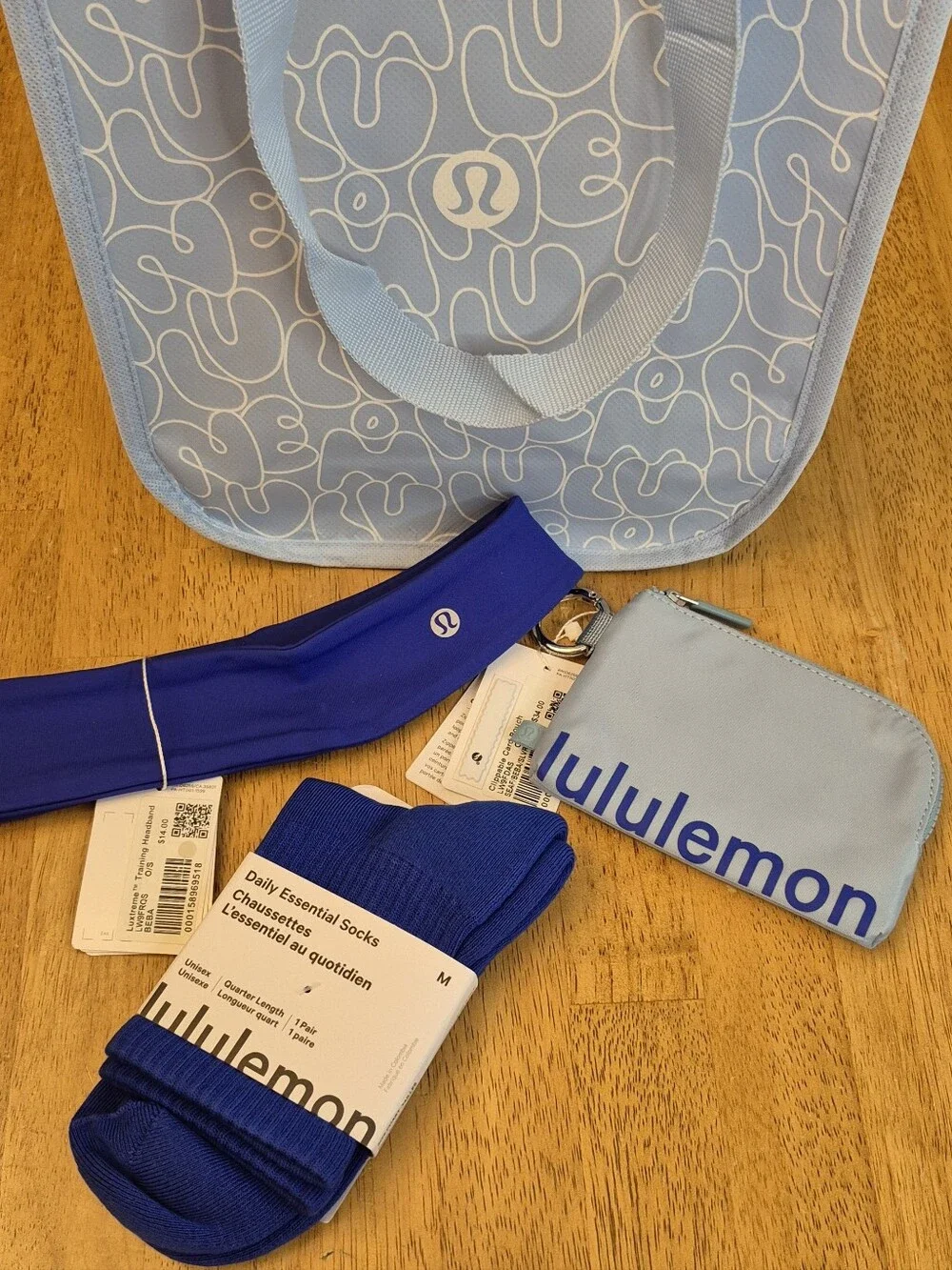 Lululemon SET Beach Ball Blue Card Pouch Socks Headband & Reusable Gift Bag